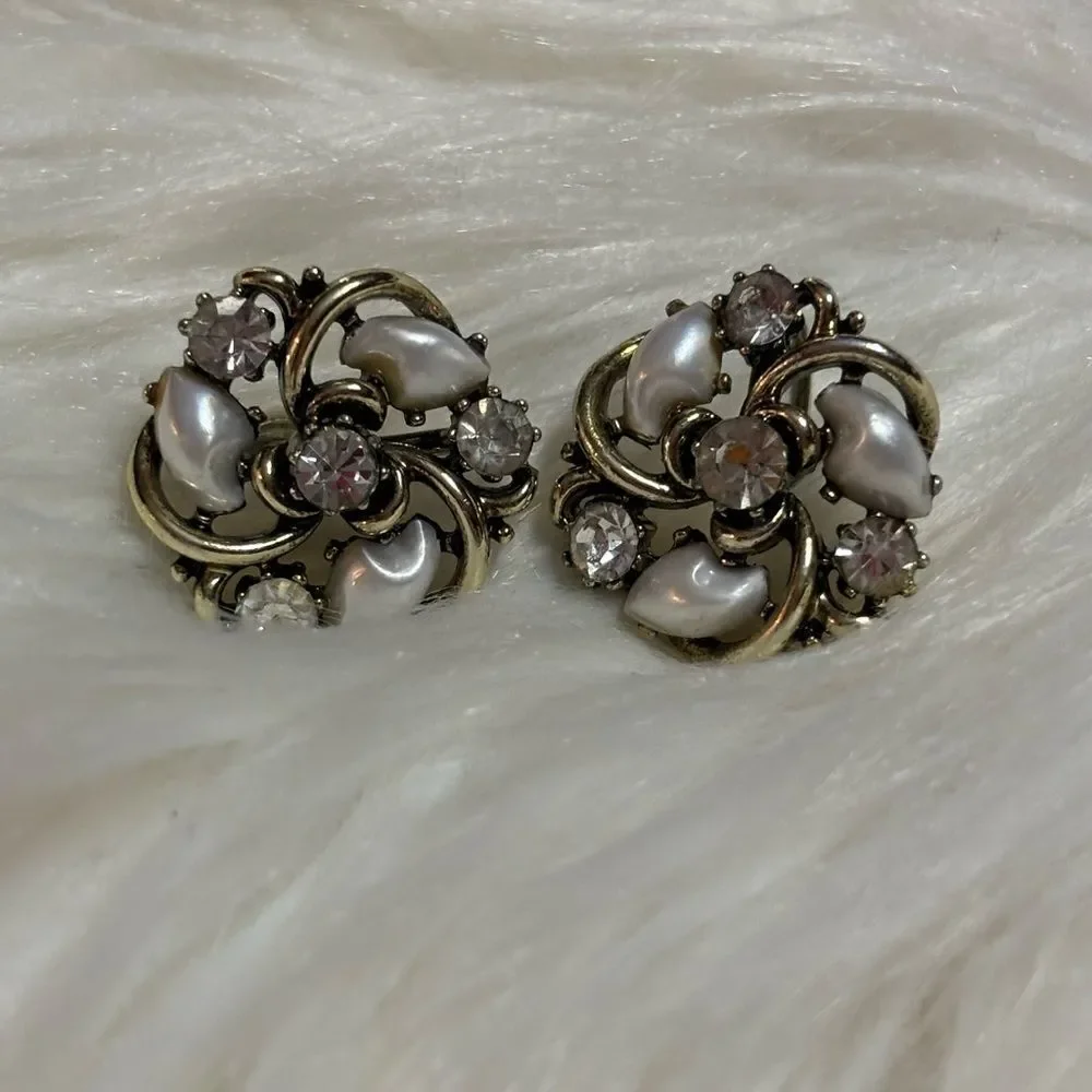 Vintage Lisner Gold and Pearl Clip Earrings